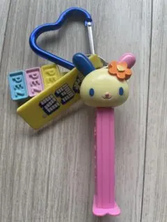 【サンリオ】　PEZ×サンリオキャラクターズ　カラビナキーホルダー　ウサハナ