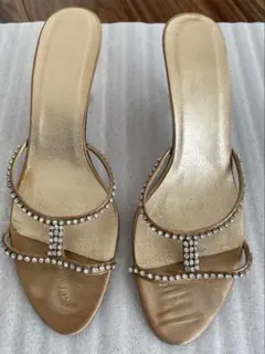 ゴールド ビジュー付きオープントゥサンダル