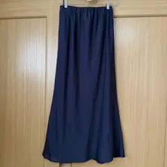 新品タグ付　LARUTA 細見えロングスカート　ネイビー　ウエストゴムのサムネイル