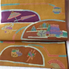 美品:高級開き名古屋帯 黄土色 家や植物の模様 正絹