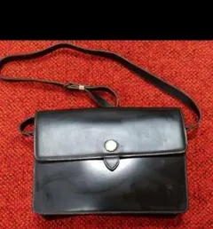 マリークアントの牛革のかっちりしたショルダーバックです