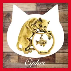 【新春 SALE】金魚と戯れる猫　ゴールド 　ブローチ　ペンダントトップ　箱付２