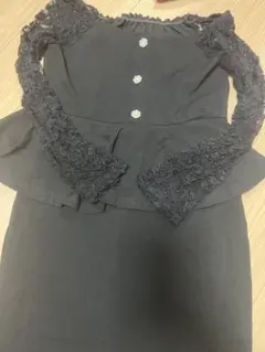 黒のレース袖ミニドレス