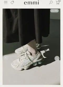 emmi アシックス　スニーカー