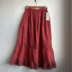 赤いフリル付きコットンスカート