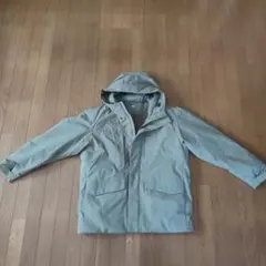 ユニクロ　ハイブリッドダウンパーカー　カーキ