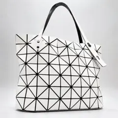 美品✨ BAO BAO ISSEY MIYAKEルーセント トート 白　ホワイトのサムネイル