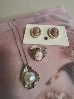 ＊カメオ風ピアス&リング＊イミテーションパールネックレス