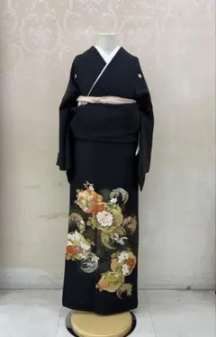 ［7183］黒留袖 比翼付 金銀彩 五つ紋 渡辺星 正絹 着物 袷 7183］黒留袖 比翼付 金銀彩 五つ紋 渡辺星 正絹 着物 袷 - メルカリ