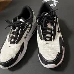 Nike Air Max ホワイト ブラック スニーカー　エアマックスボルトのサムネイル
