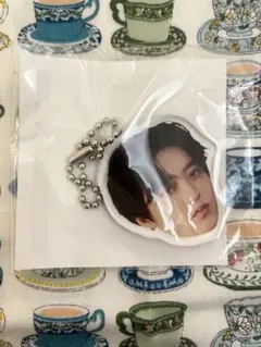 TREASURE カプセルトイ ハルト 顔アクキー