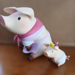 モンスターハンター 魅惑のピンクの衣装を着たプーギーと裸の王様のプーギー