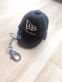 New Era キャップ型キーホルダー（イヤホンケース）