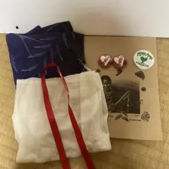 ⭐︎HRM⭐︎ハリウッドランチマーケット⭐︎缶バッジ2個と巾着とショッパーのサムネイル