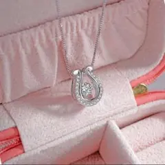 ハープホースシューダンシングストーンネックレス 馬蹄 チャーム アクセサリー 銀