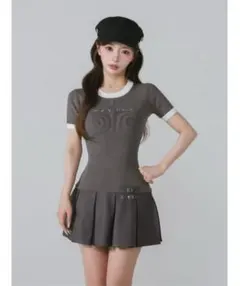 Darich ベルトデザインロゴプリーツニットミニワンピース グレー