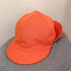 ジャクエツ　たれ付きカラー帽子オレンジ/白メッシュキャップ