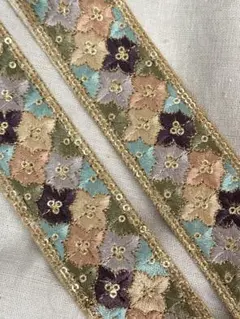 41）4m 細幅　グリーン系　ファブリック地　インド刺繍リボン