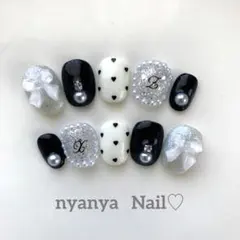 お色変更＆サイズ変更無料♪ ベリーショート　キラキラリボンのハートドットネイル♡