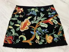 ★新品★ZARA WOMAN XSサイズ 総刺繍　スカート