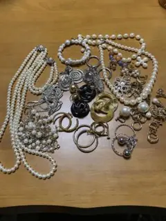 アクセサリーまとめ売り　ネックレス　イヤリング　ブレスレット　パール他
