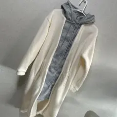 フード付きアイボリーグレーのローブ