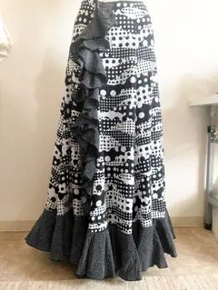 【新品同様】フラメンコスカート フリル付き白黒ドット