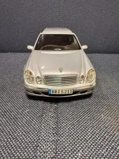Mercedes-Benz E-class T-Modelのサムネイル