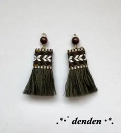 チロリアンリボンとウッドビーズのピアス