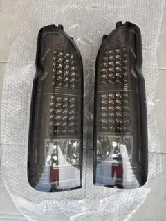 ヴァレンティ　200系ハイエース　LEDテールランプのサムネイル