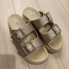 EVOI ベージュ ダブルバックル サンダルのサムネイル