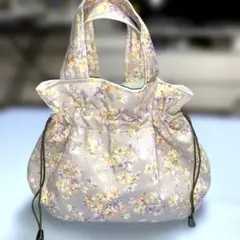 ハンドメイド　優しい花柄のふっくらコロン巾着バッグ・トートバッグ　可憐な色合い