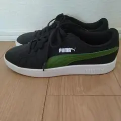 PUMA ブラック/グリーン スニーカー