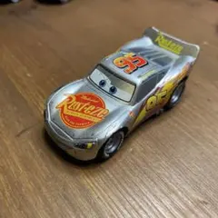 トミカ カーズ ライトニング・マックィーン シルバーレーサータイプ
