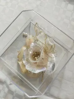 東京ソワール　ホワイト ゴールド 花飾り 約10cm
