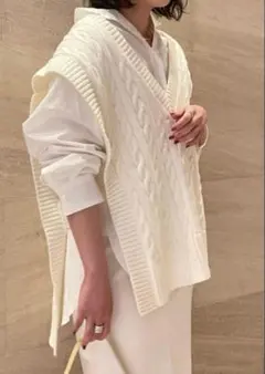 Vネックニットベスト　GALLARDAGALANTE