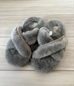 UGG グレー ファーサンダル　23cm