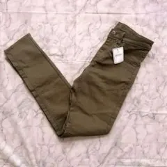 新品 未使用 オリーブ色 スキニーパンツ タグ付き M