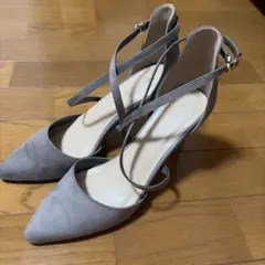 セットバッククロスパンプス　グレーのサムネイル