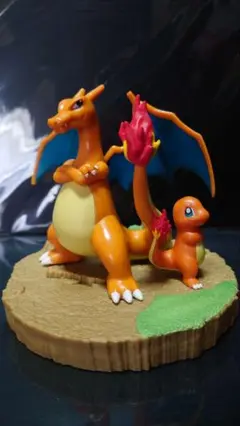 ポケットモンスター しっぽみてみて!ヒトカゲ＆リザードン フィギュア