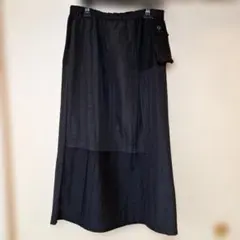 ポケットの位置が変えられる黒ロングスカート