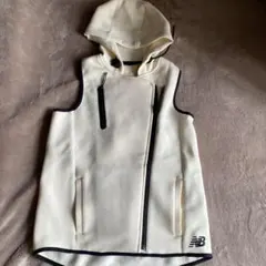 【お値下】New Balance フード付きベスト M アイボリー