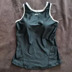 Nike ブラック タンクトップ
