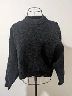 黒　ニット　クロップドセーター