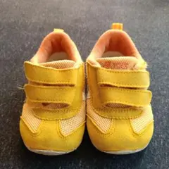 イエロー　asics　アシックス　13.5センチ