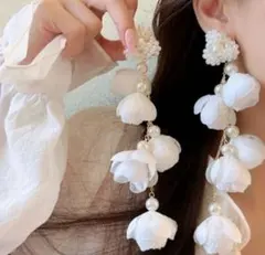 揺れる 大ぶり 高級感 高見え 上品 花 パール ロングピアス 結婚式 ２次会