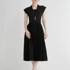 新品　CELFORD 襟付きプリーツニットワンピース　ワンピース　黒　ビジュー