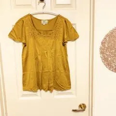 KUMIKYOKU 半袖カットソー マスタードイエロー 刺繍 フレアスリーブのサムネイル