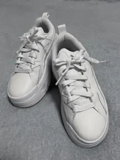 PUMA 厚底 スニーカー 23.5cm 白のサムネイル
