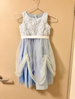 キッズ　水色ドレス　110〜120㎝のサムネイル